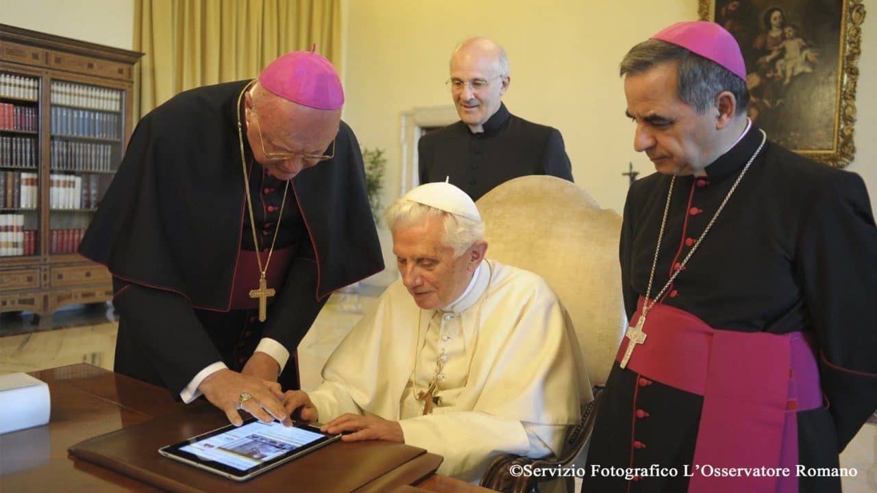 Bento XVI em seu primeiro tweet (Vatican Media)