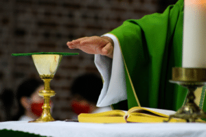 No tempo comum usa-se a cor verde na Liturgia da Missa. @ Fotografia Religiosa